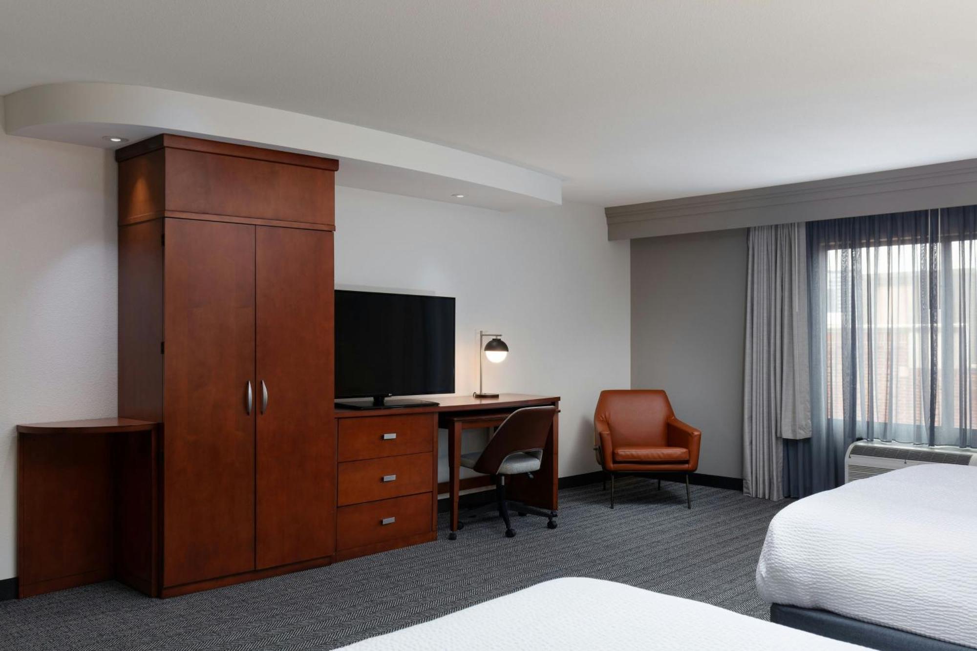 Hotel Courtyard By Marriott Wichita At Old Town Zewnętrze zdjęcie