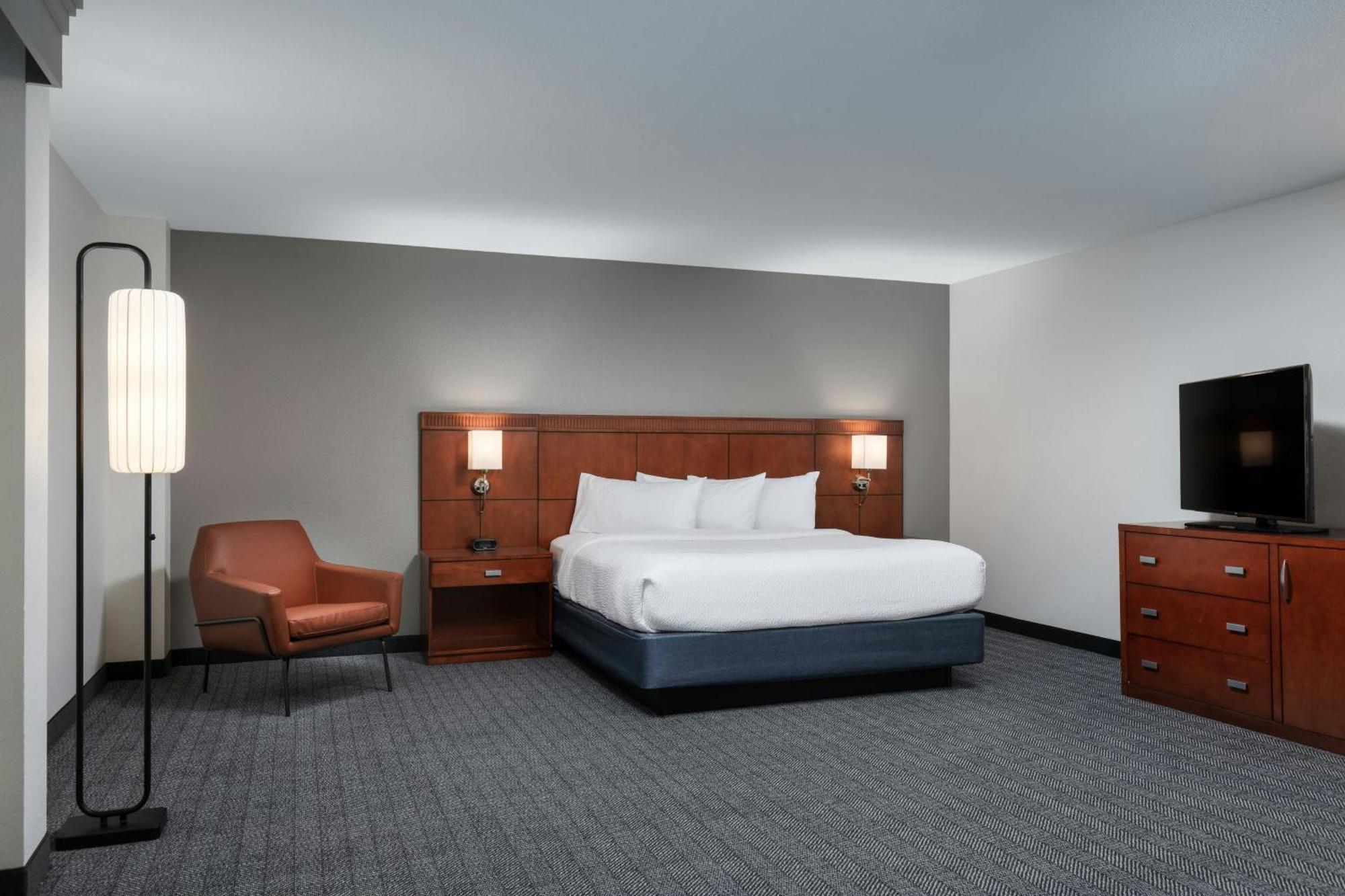 Hotel Courtyard By Marriott Wichita At Old Town Zewnętrze zdjęcie